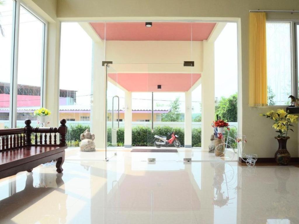 Juntima Boutique Hotel Phetchaburi Exteriör bild