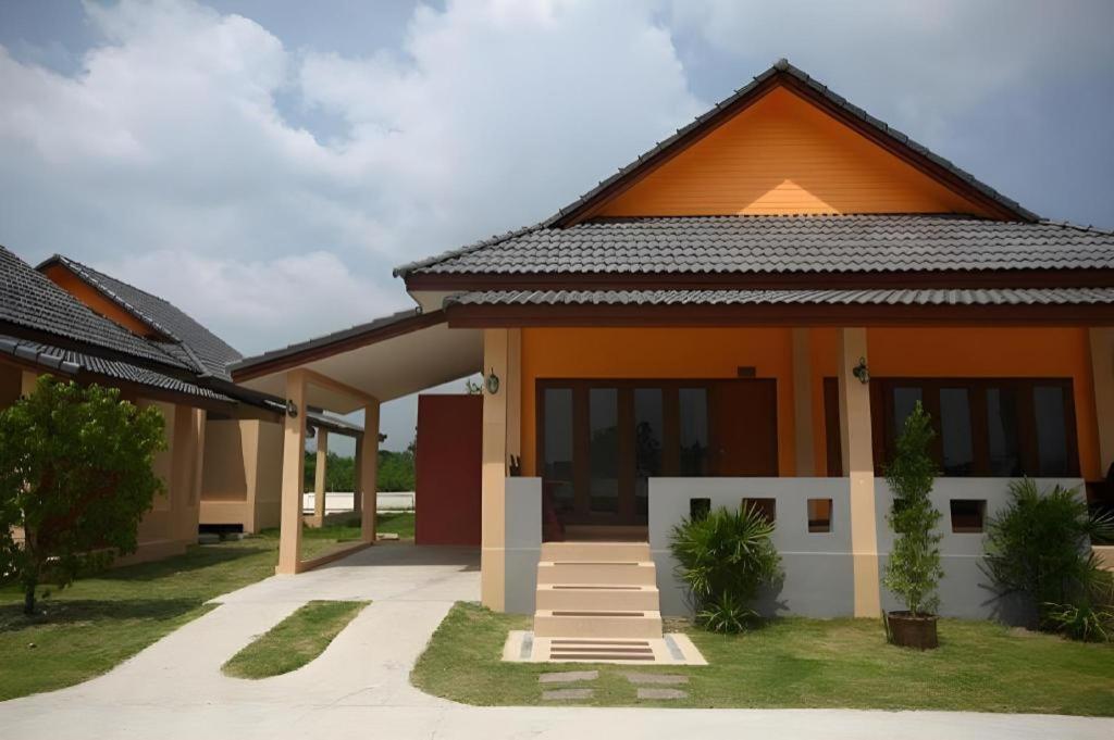 Juntima Boutique Hotel Phetchaburi Exteriör bild