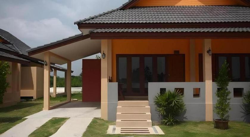 Juntima Boutique Hotel Phetchaburi Exteriör bild