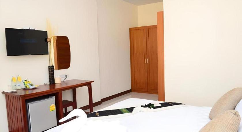 Juntima Boutique Hotel Phetchaburi Exteriör bild
