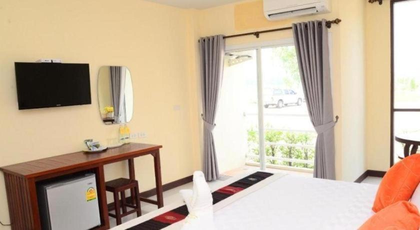 Juntima Boutique Hotel Phetchaburi Exteriör bild